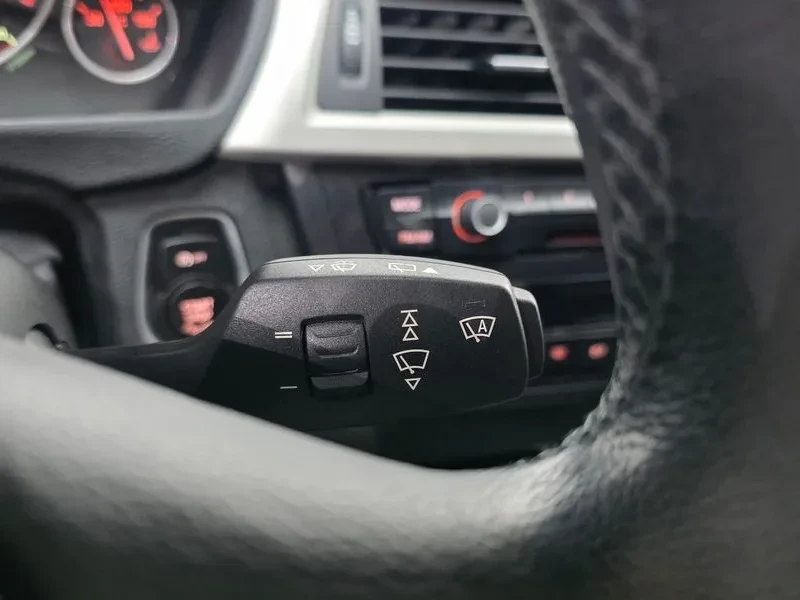 BMW 320 D xDrive Touring, снимка 15 - Автомобили и джипове - 55123972