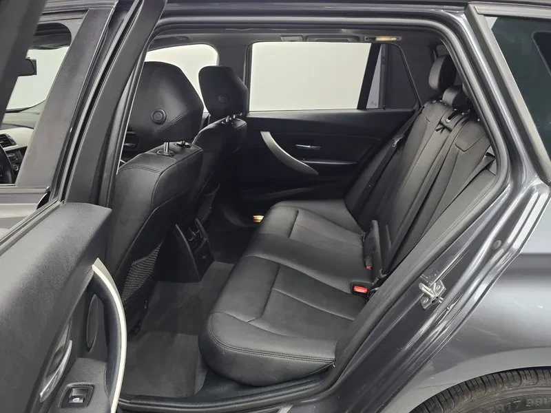 BMW 320 D xDrive Touring, снимка 11 - Автомобили и джипове - 55123972