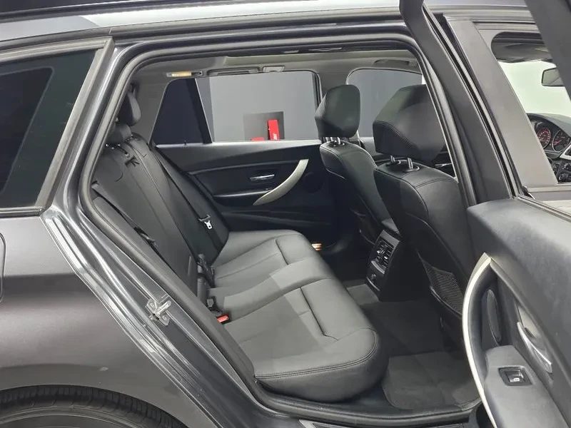 BMW 320 D xDrive Touring, снимка 12 - Автомобили и джипове - 55123972