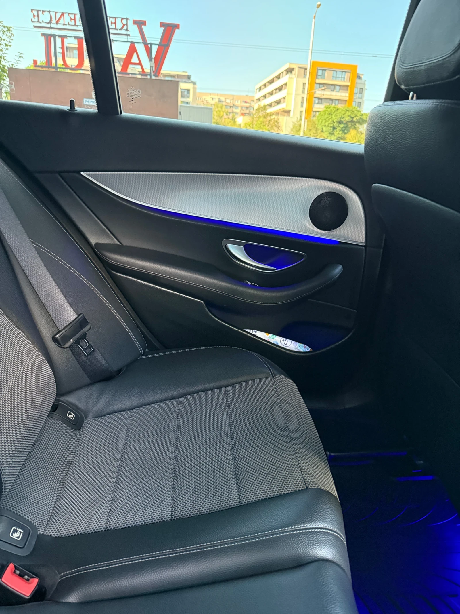 Mercedes-Benz E 220  - изображение 5