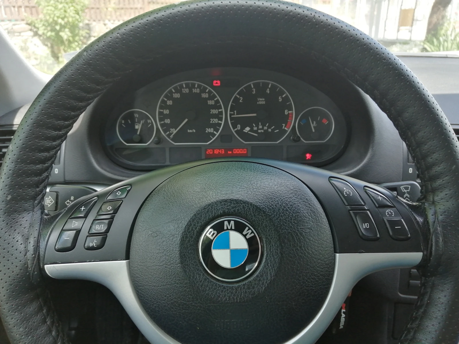 BMW 318 iSE - изображение 9