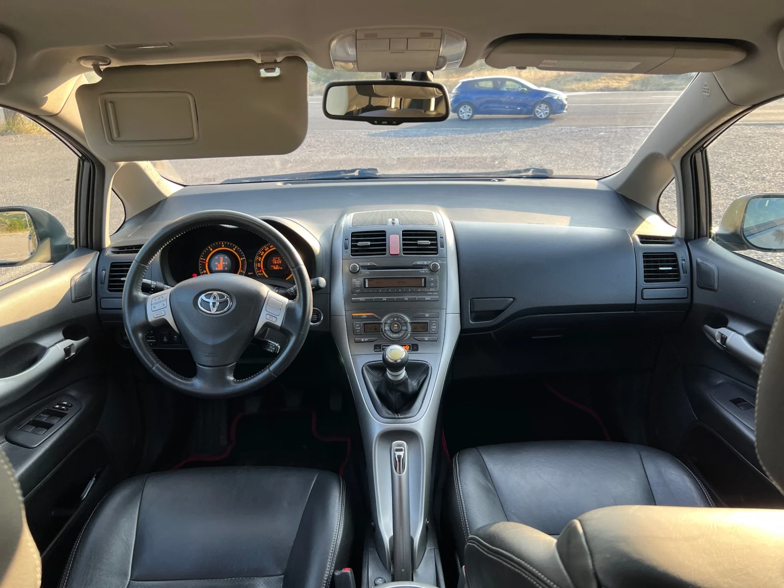 Toyota Auris 2.2D-CAT - изображение 6