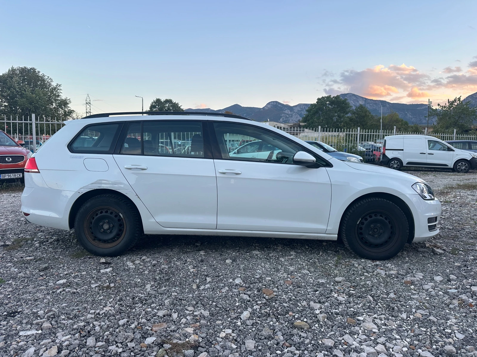 VW Golf 1.6TDI 110kc EVRO6 NAVI - изображение 2
