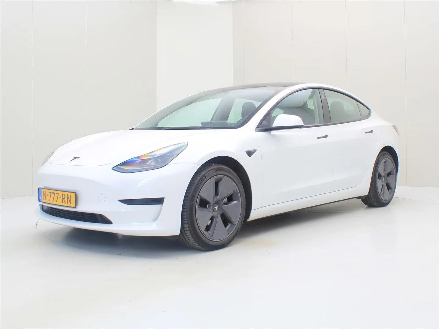 Tesla Model 3 Standard RWD Plus FACELIFT 96% SoH, снимка 2 - Автомобили и джипове - 54036530