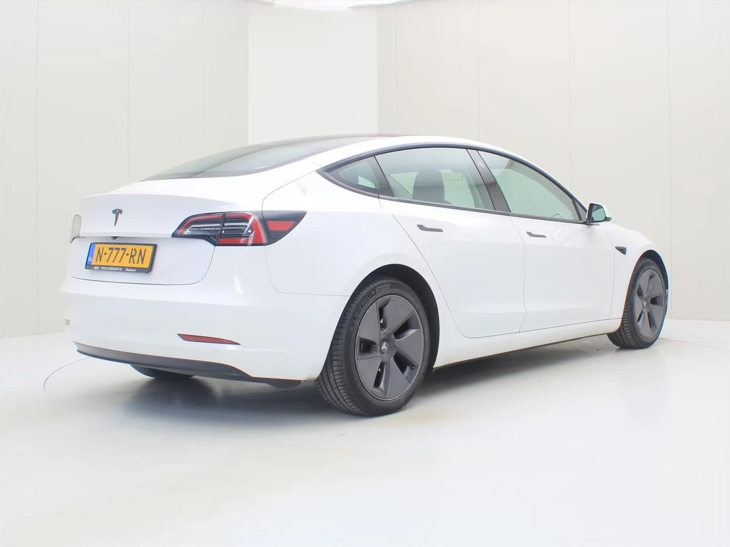 Tesla Model 3 Standard RWD Plus FACELIFT 96% SoH, снимка 5 - Автомобили и джипове - 54036530