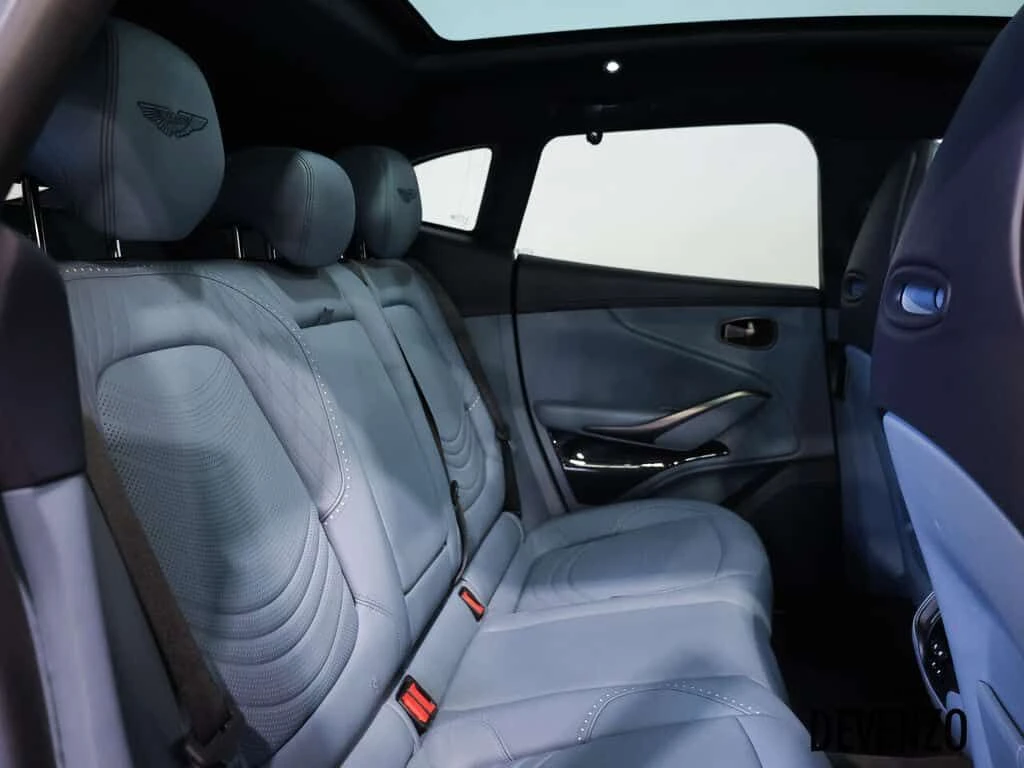 Aston Martin DBX * AWD 4.0L Bi Turbo V8* ФИКСИРАНА ЦЕНА* , снимка 10 - Автомобили и джипове - 54112409