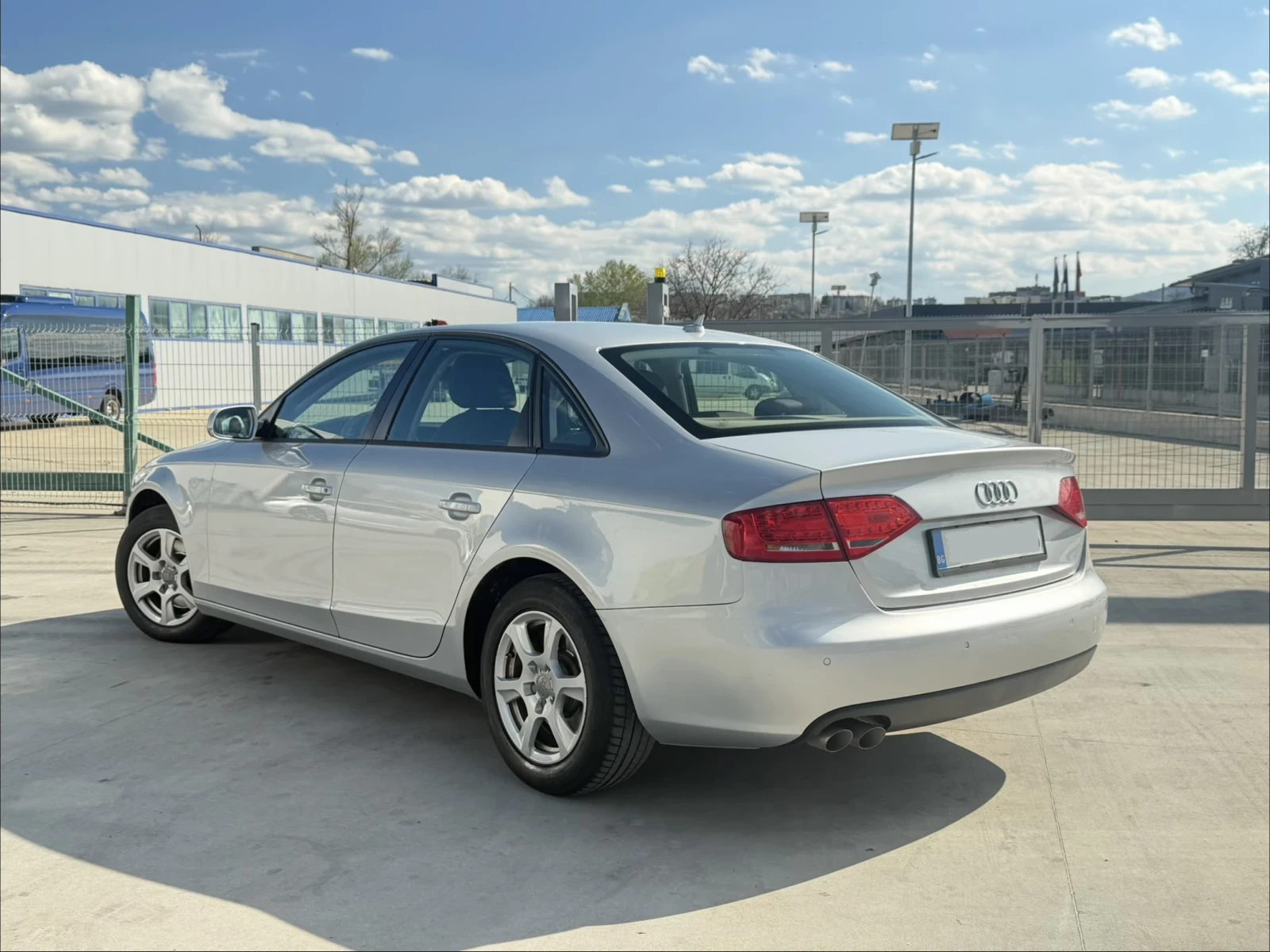 Audi A4 2.0 TDI обслужена, снимка 7 - Автомобили и джипове - 54150507