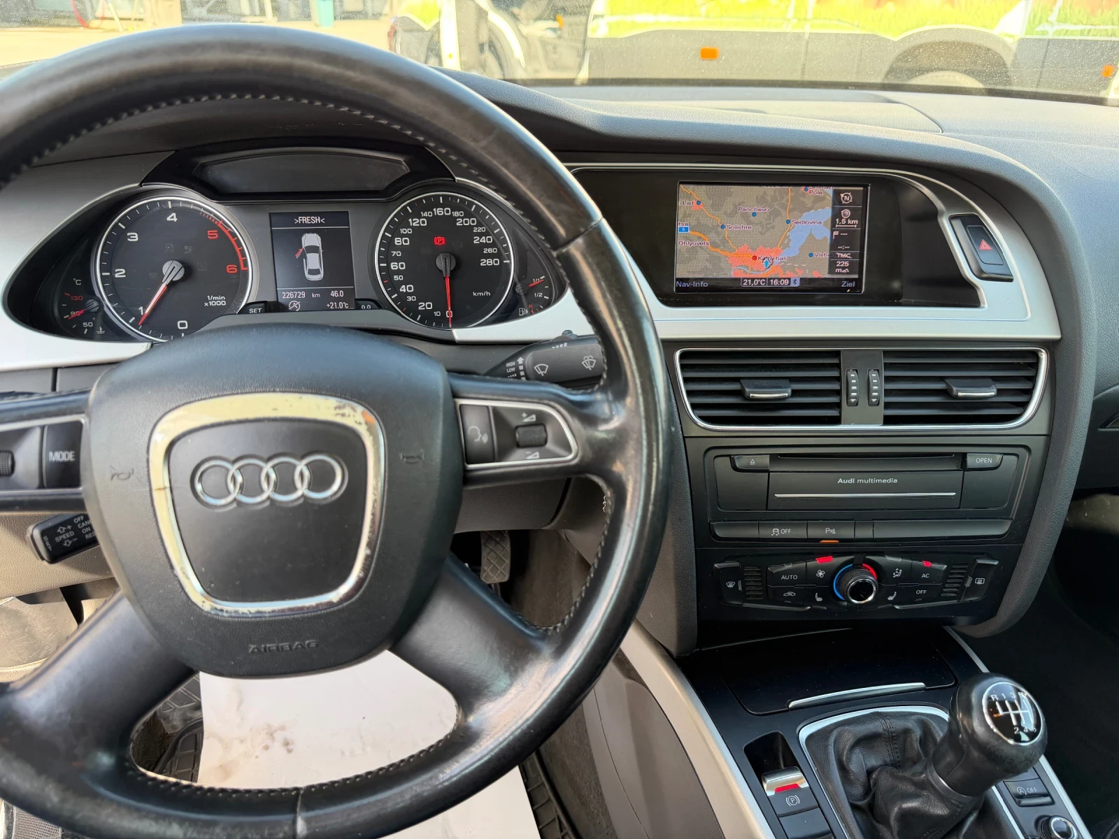 Audi A4 2.0 TDI обслужена, снимка 9 - Автомобили и джипове - 54150507