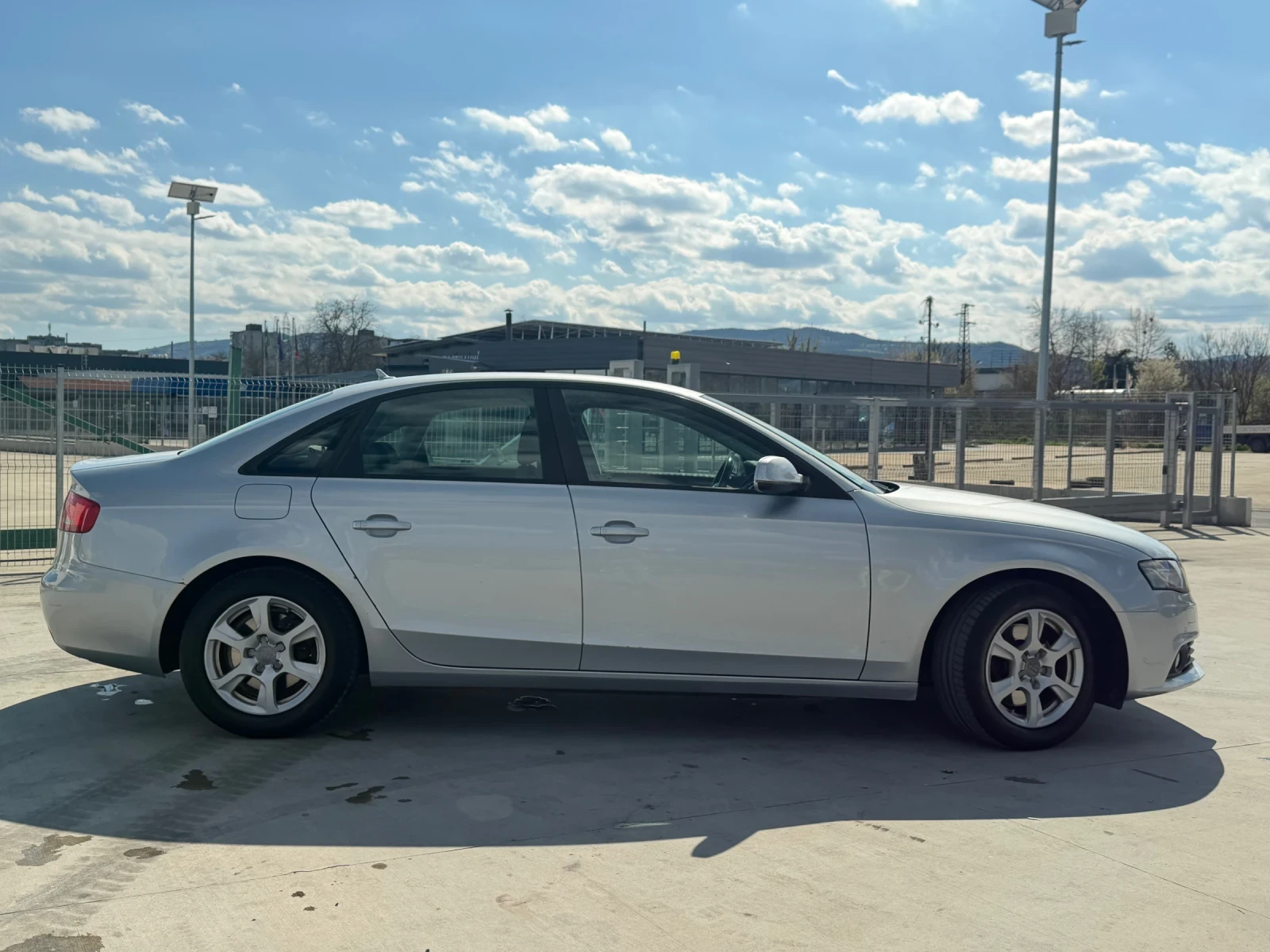 Audi A4 2.0 TDI обслужена, снимка 4 - Автомобили и джипове - 54150507