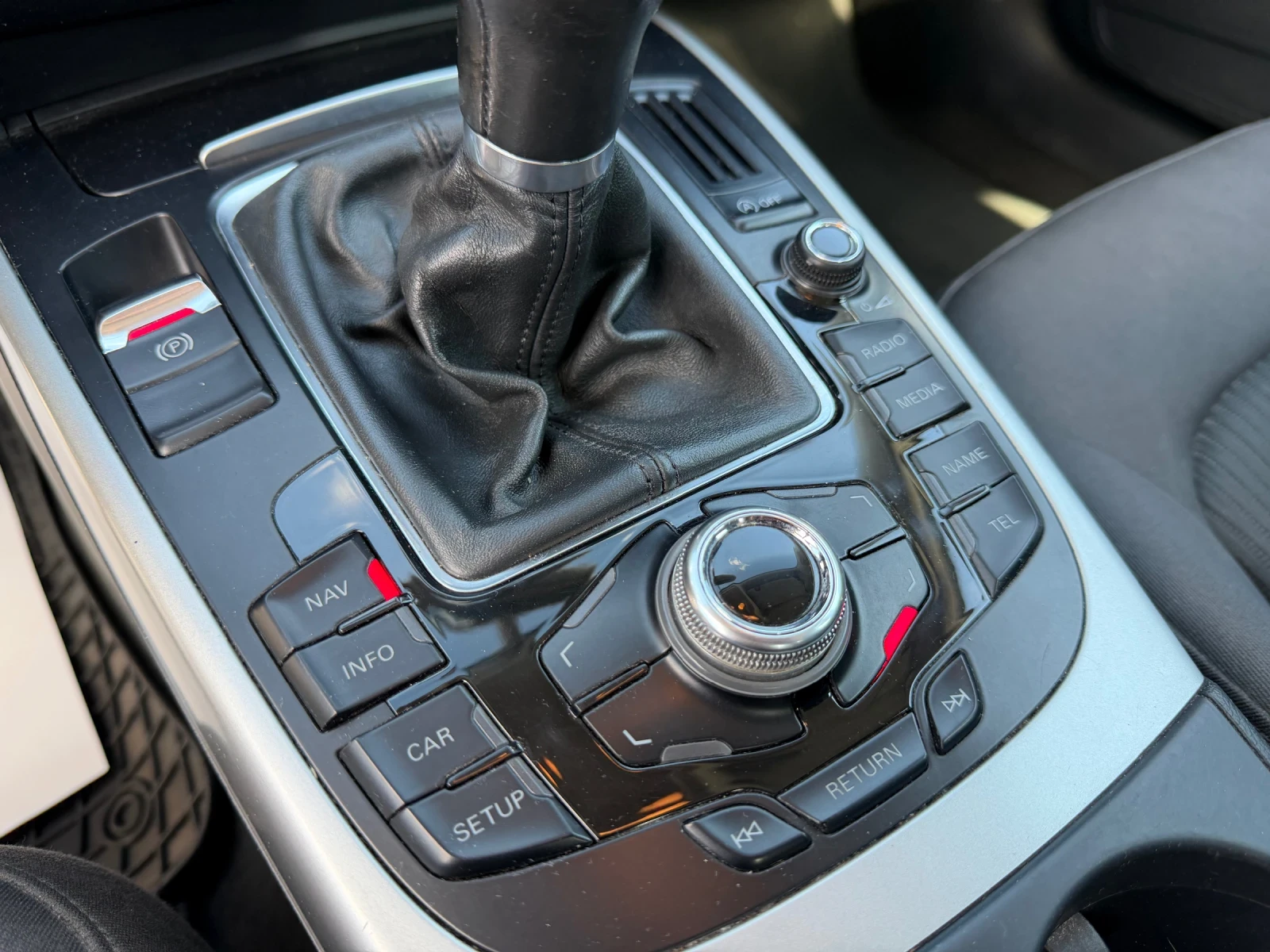 Audi A4 2.0 TDI обслужена, снимка 12 - Автомобили и джипове - 54150507