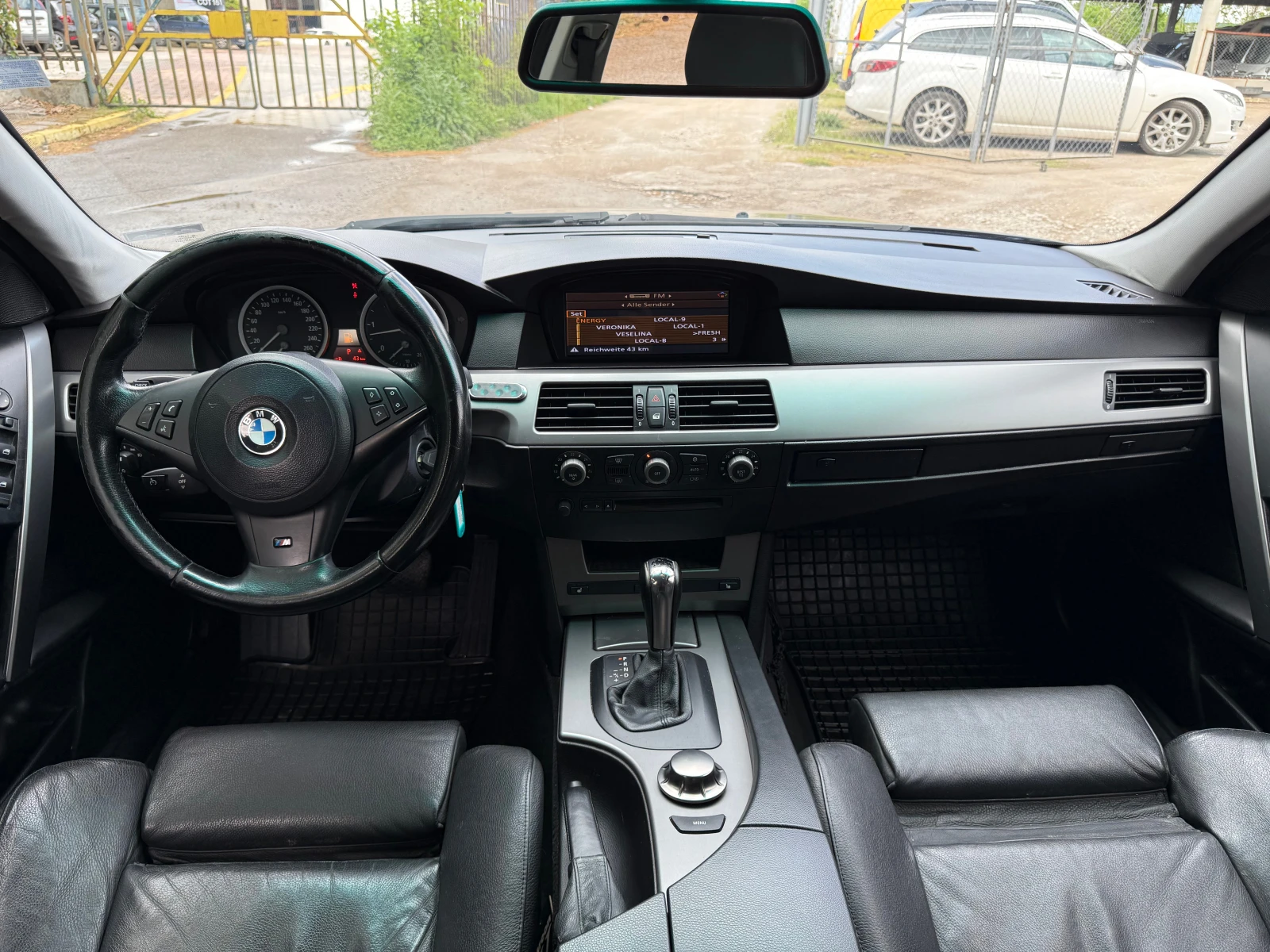 BMW 535 d Touring М-paket, снимка 12 - Автомобили и джипове - 54747420