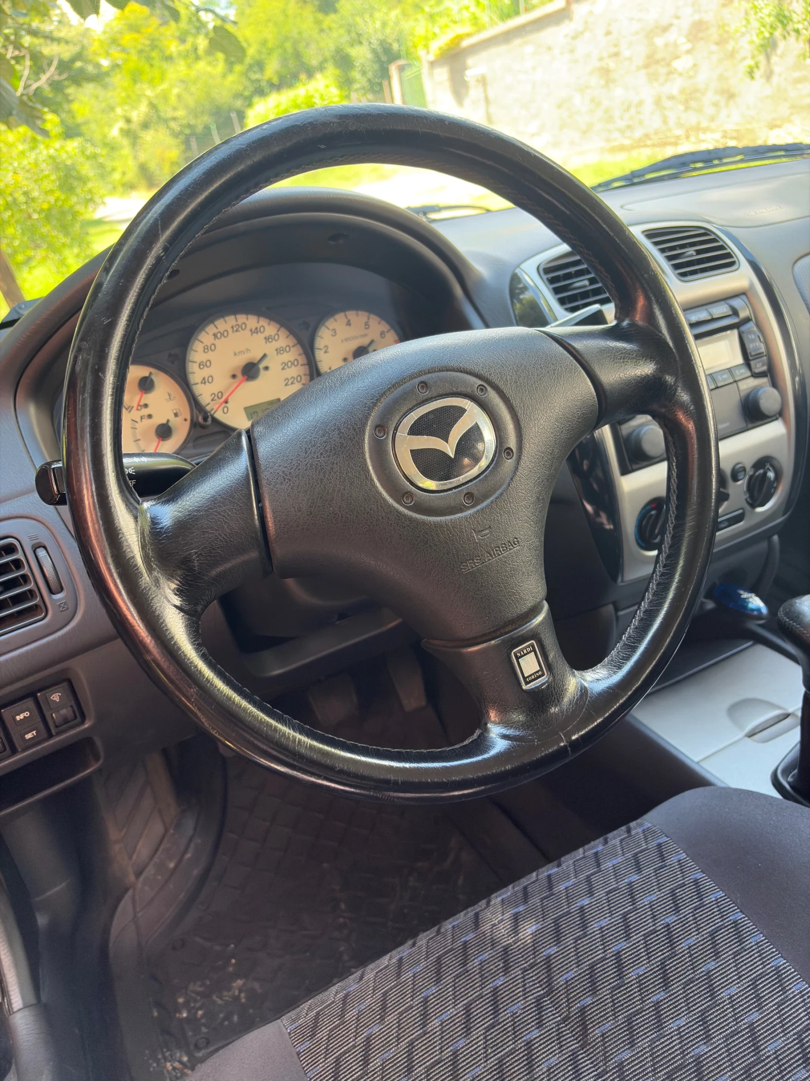 Mazda 323 323F, снимка 4 - Автомобили и джипове - 55277810