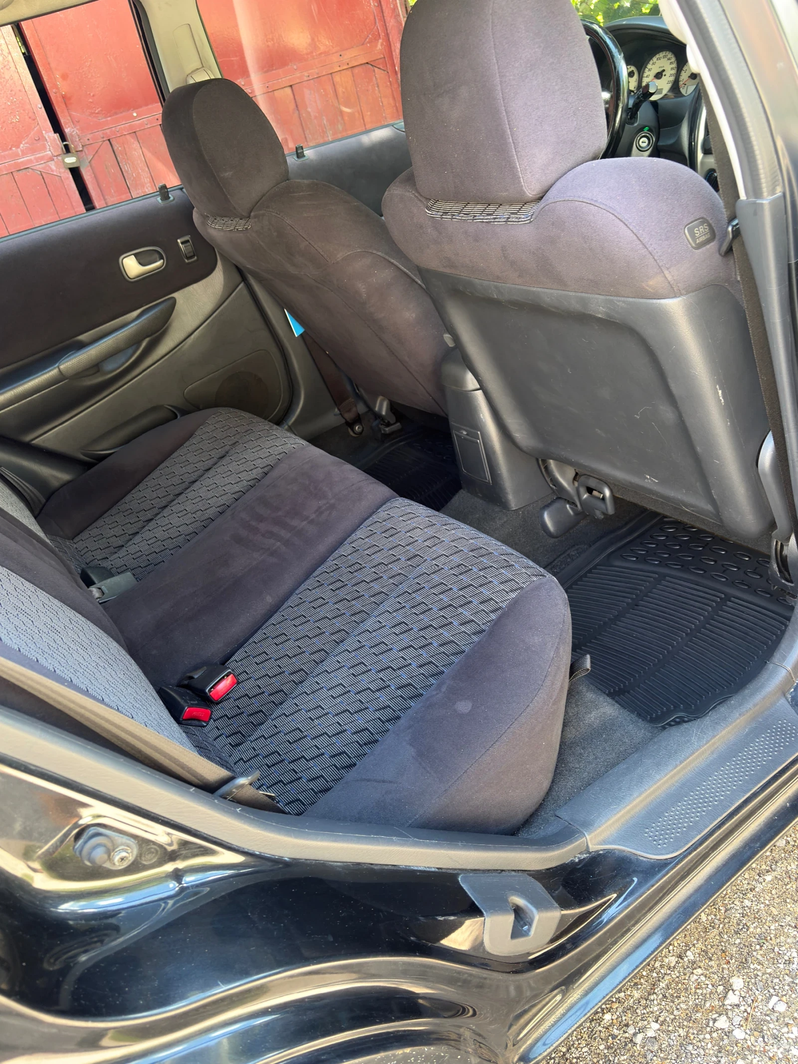 Mazda 323 323F, снимка 6 - Автомобили и джипове - 55277810