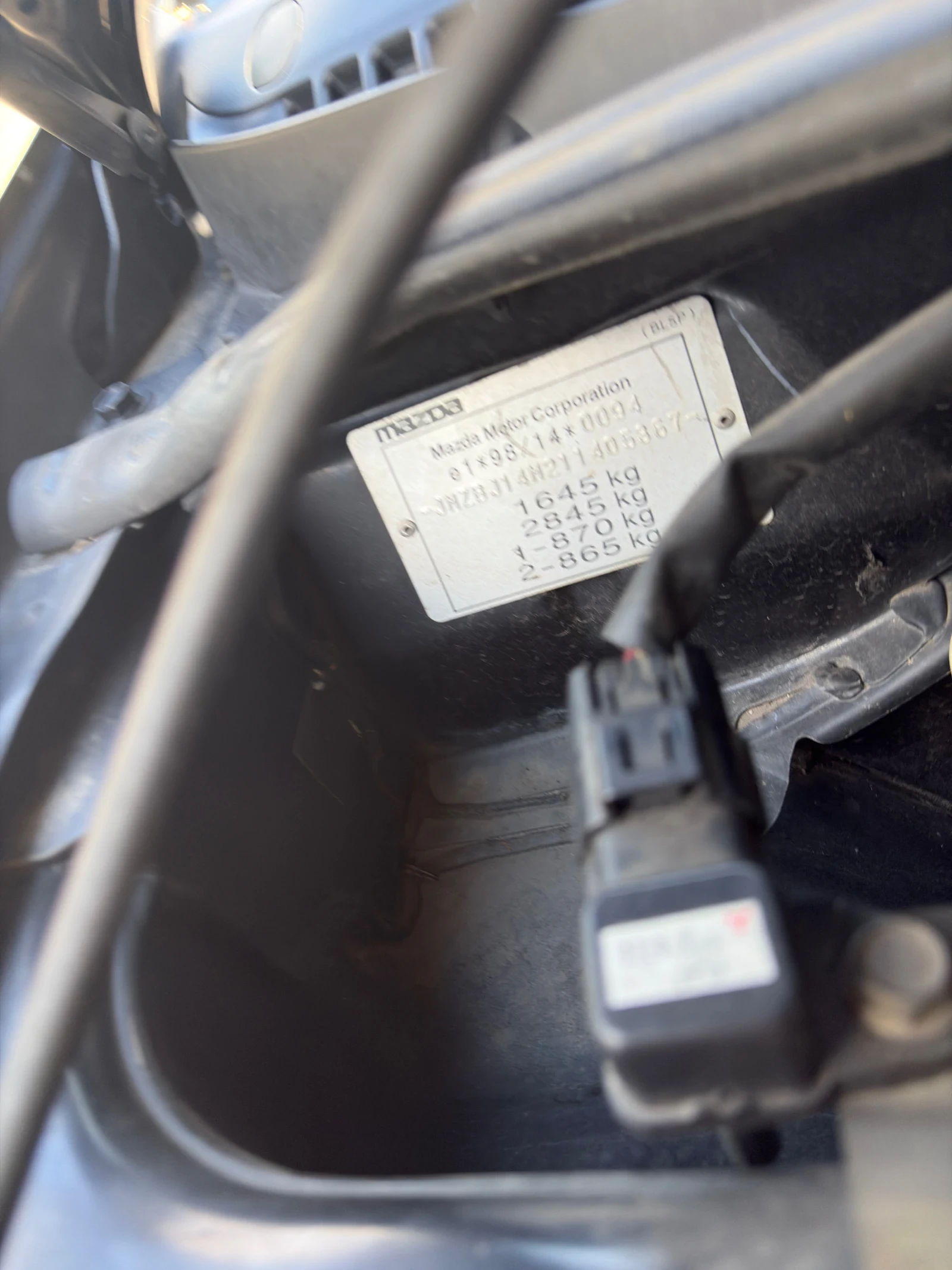 Mazda 323 323F, снимка 9 - Автомобили и джипове - 55277810