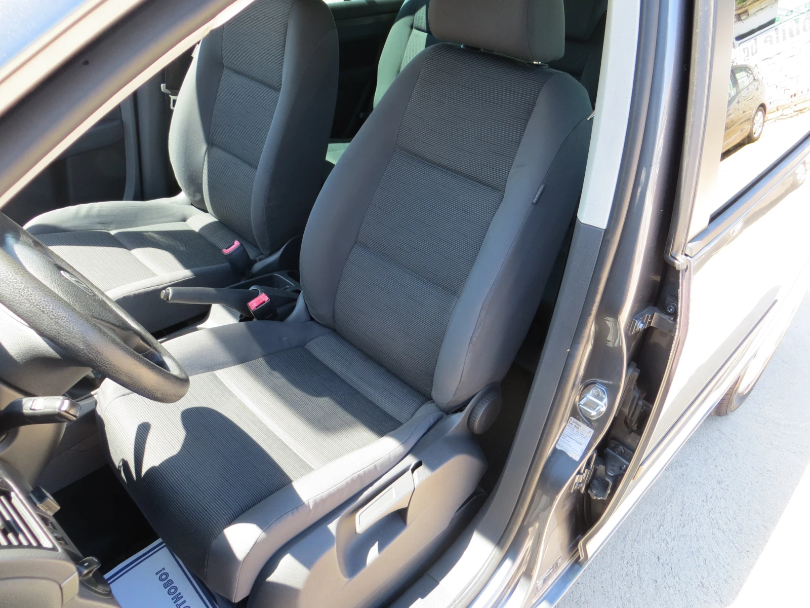 VW Touran 1.6GPL -СЕРВИЗНА ИСТОРИЯ!!, снимка 9 - Автомобили и джипове - 55687089