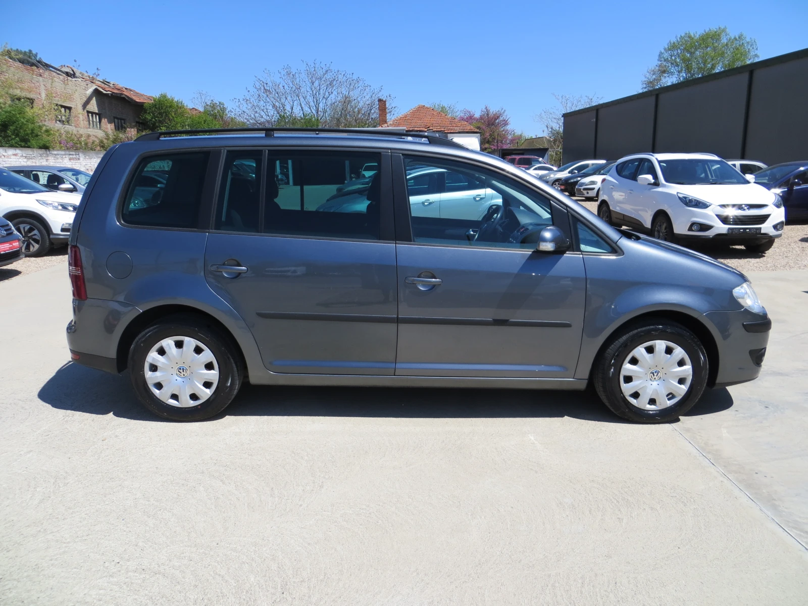 VW Touran 1.6GPL -СЕРВИЗНА ИСТОРИЯ!!, снимка 3 - Автомобили и джипове - 55687089