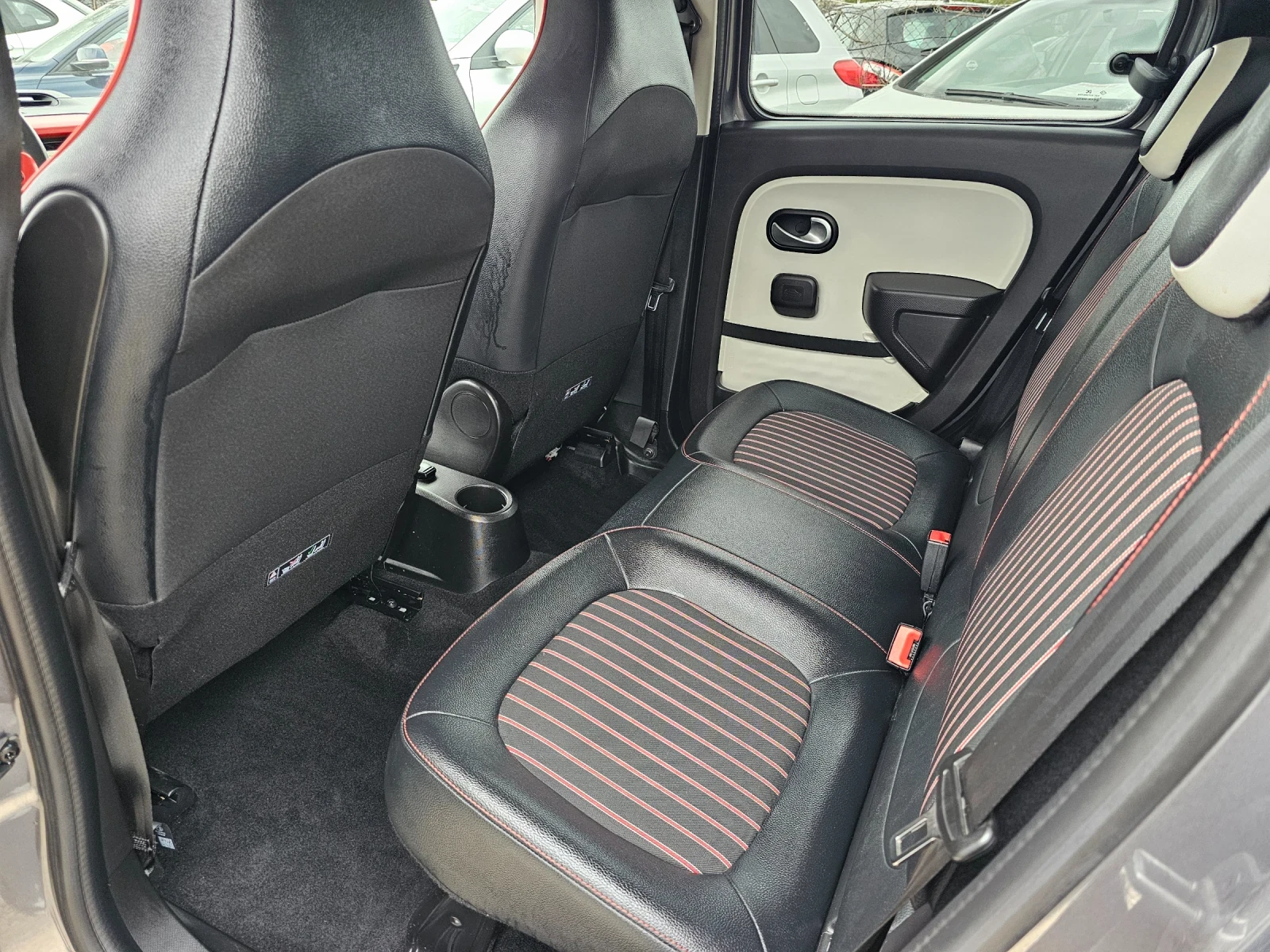 Renault Twingo 22kWh, 82к.с., снимка 10 - Автомобили и джипове - 56571509
