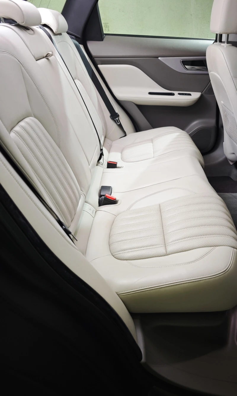 Jaguar F-PACE 2.0D 4x4 manual ново турбо и ангренаж, снимка 12 - Автомобили и джипове - 53505775