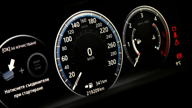 Jaguar F-PACE 2.0D 4x4 manual ново турбо и ангренаж, снимка 6 - Автомобили и джипове - 53505775