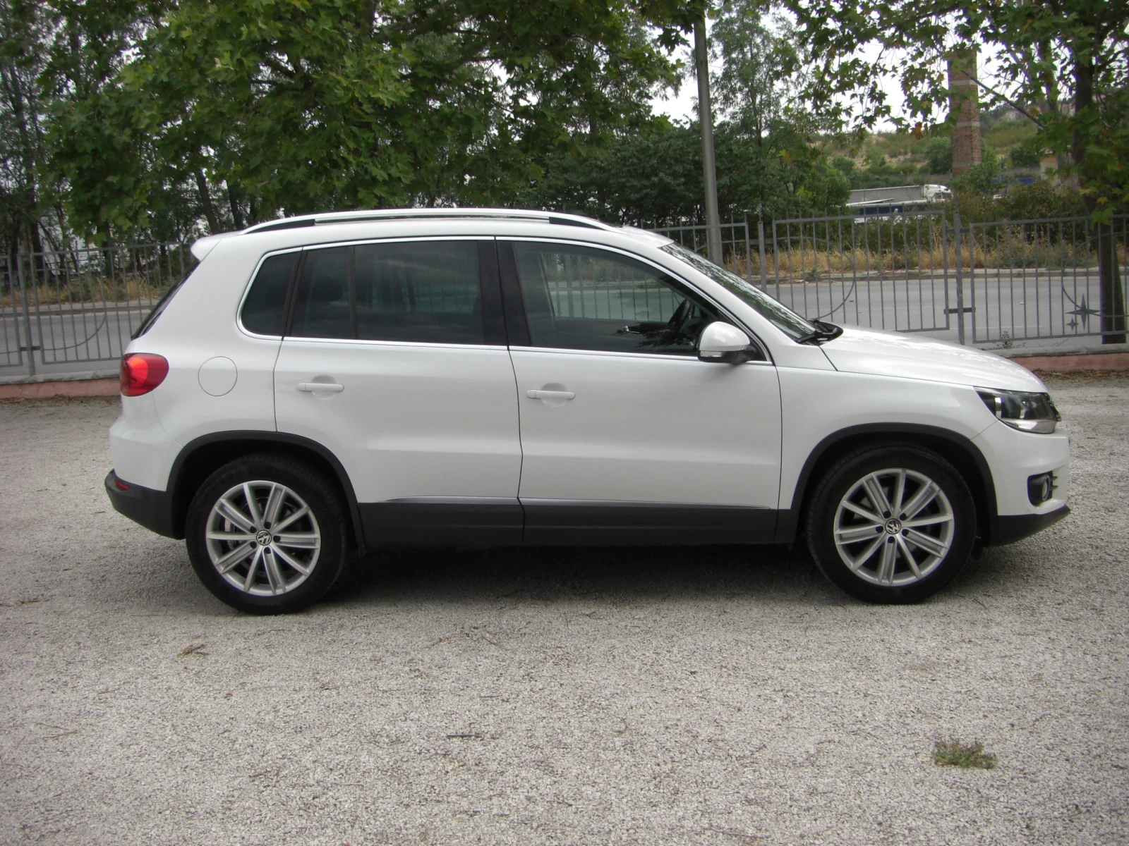 VW Tiguan 2.0TDI High line NAVI PANORAMA 6ck., снимка 6 - Автомобили и джипове - 55557157