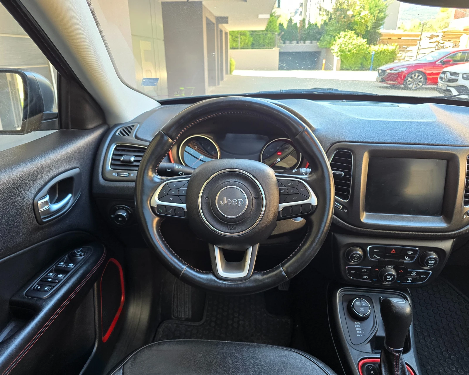 Jeep Compass Trailhawk 2.4 4x4 | Панорама | Кожа | Камера, снимка 10 - Автомобили и джипове - 55679932