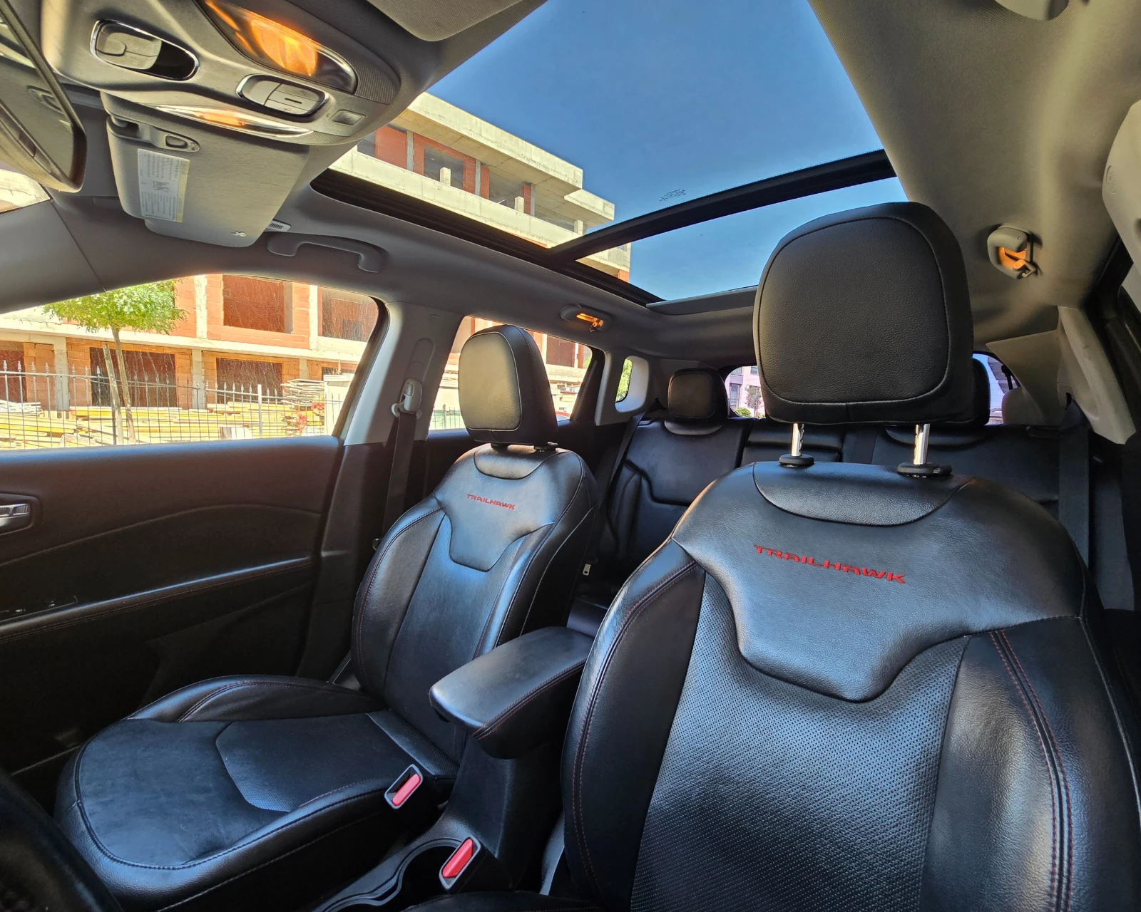 Jeep Compass Trailhawk 2.4 4x4 | Панорама | Кожа | Камера, снимка 8 - Автомобили и джипове - 55679932