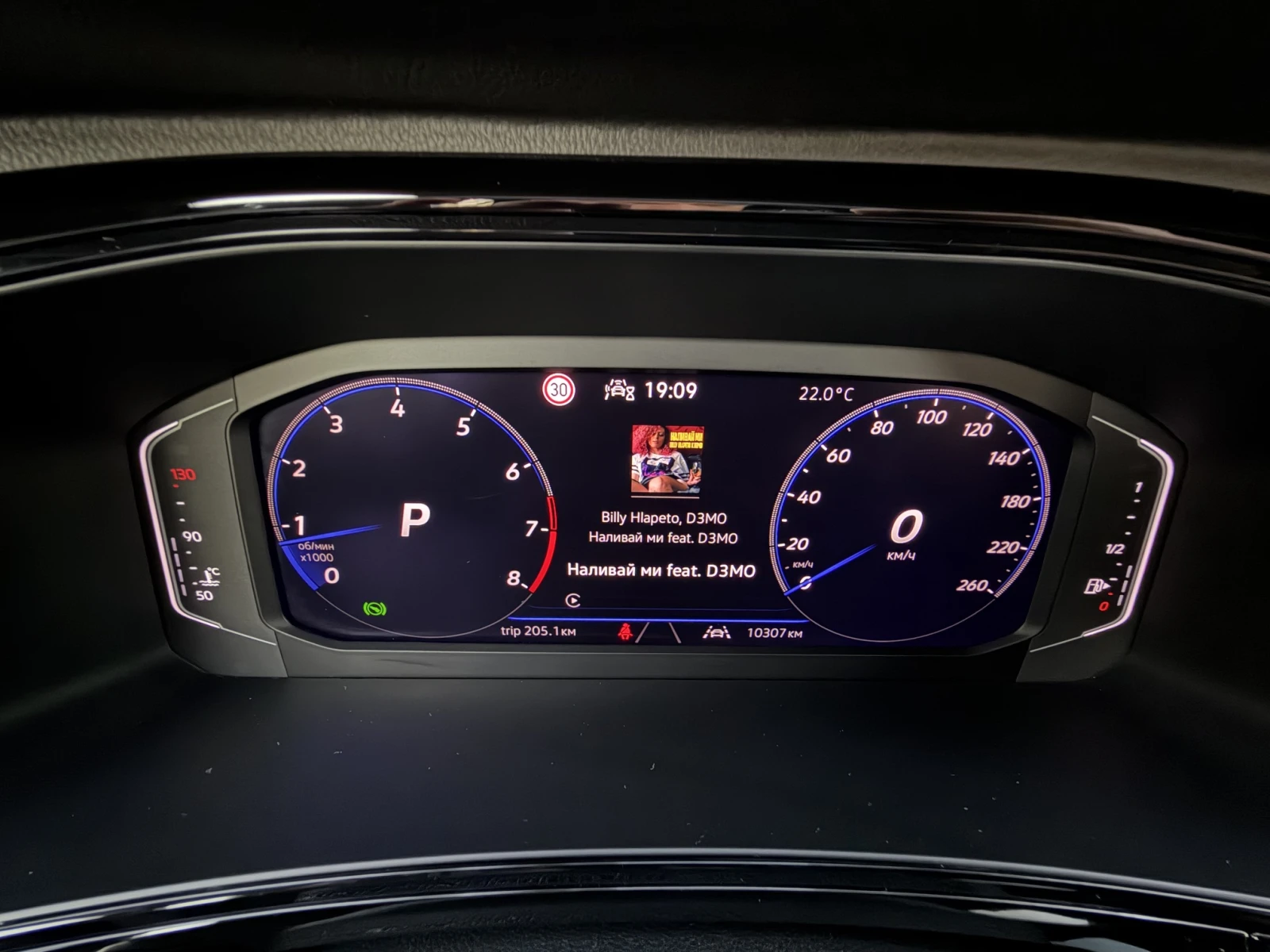 VW T-Roc с фабрична гаранция, снимка 12 - Автомобили и джипове - 56127895