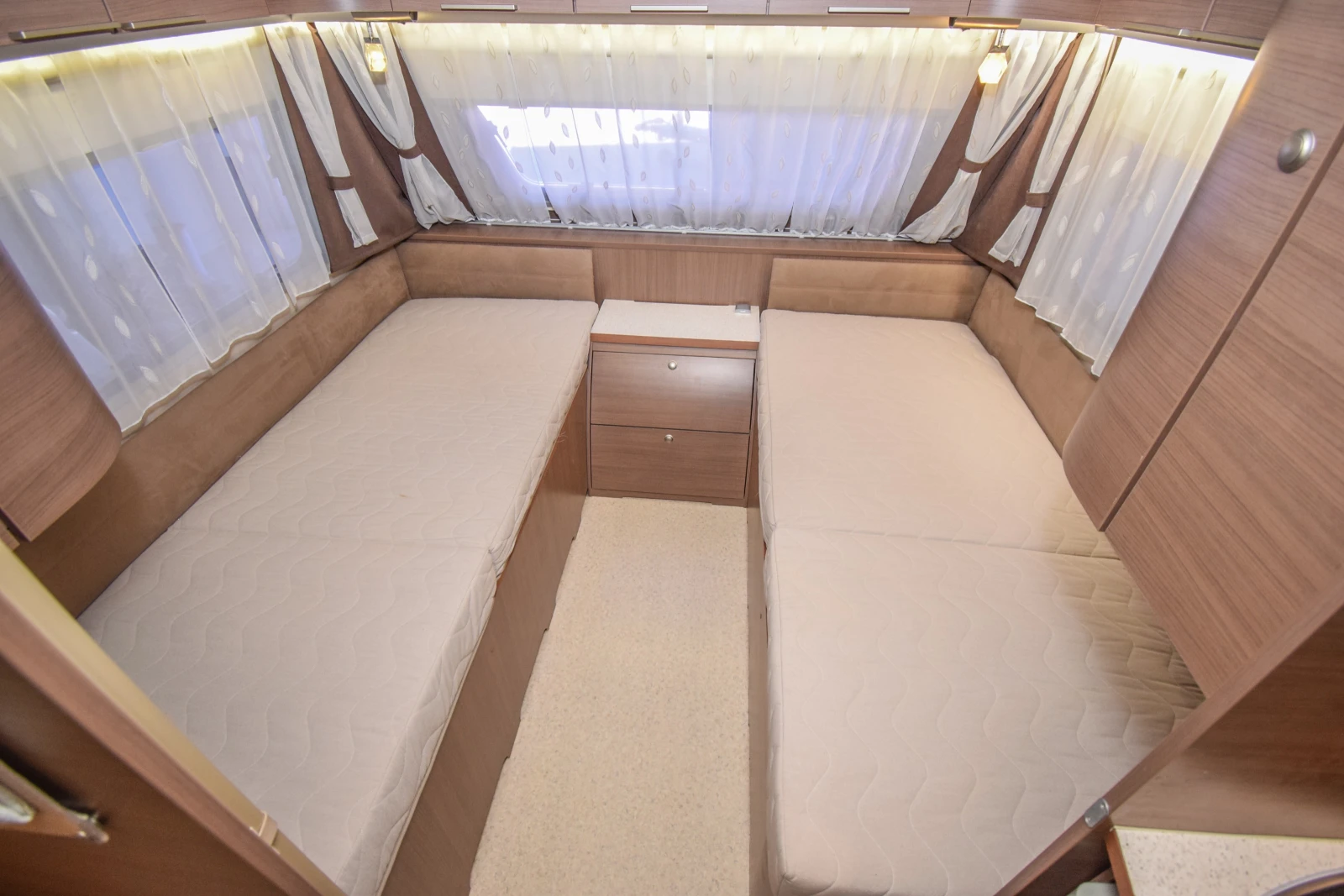 Каравана Adria Adiva 513 LT+ ALDE/ФОРСЕЛТ/МОТО МУВЪР, снимка 13 - Каравани и кемпери - 55426292