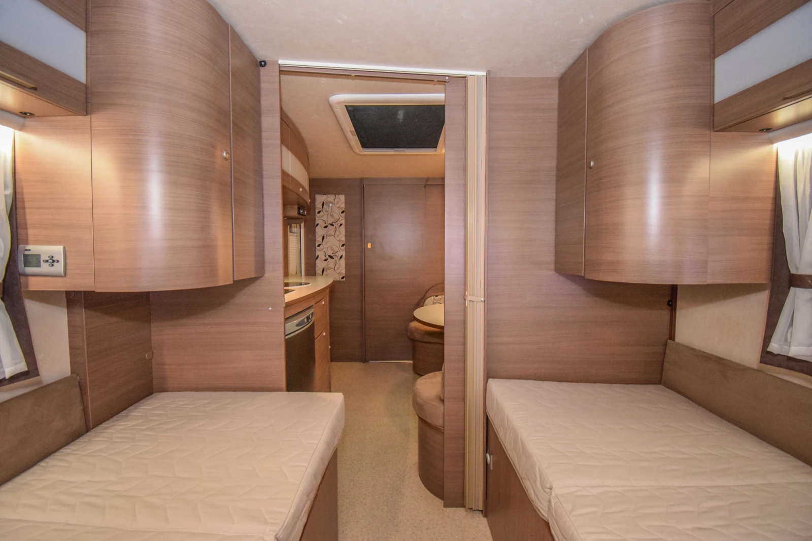 Каравана Adria Adiva 513 LT+ ALDE/ФОРСЕЛТ/МОТО МУВЪР, снимка 14 - Каравани и кемпери - 55426292