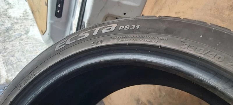 Гуми Летни 235/40R18, снимка 6 - Гуми и джанти - 35137119