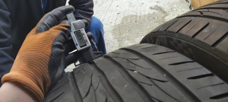 Гуми Летни 235/40R18, снимка 3 - Гуми и джанти - 35137119