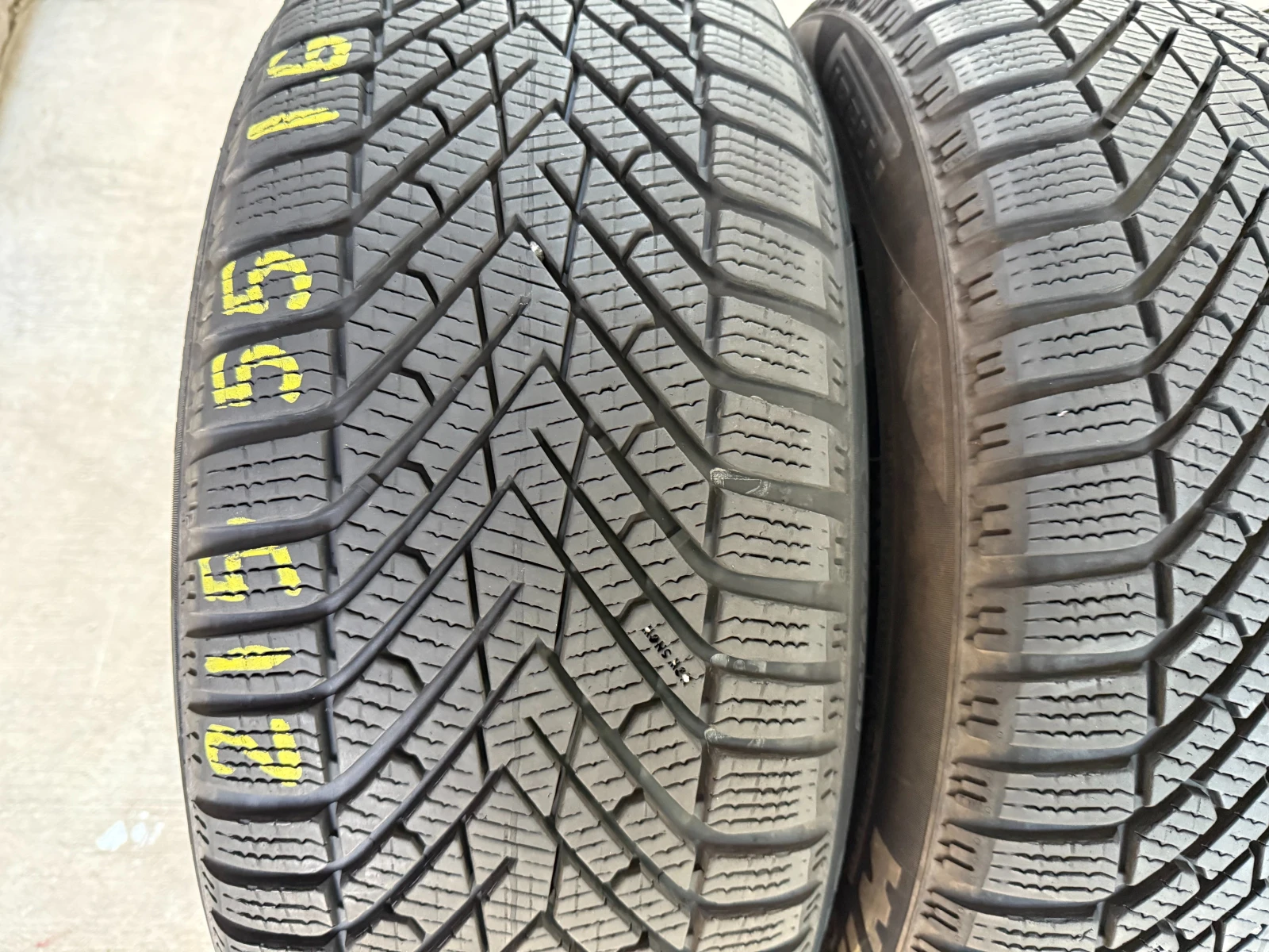 Гуми Зимни 215/55R16, снимка 4 - Гуми и джанти - 55687231