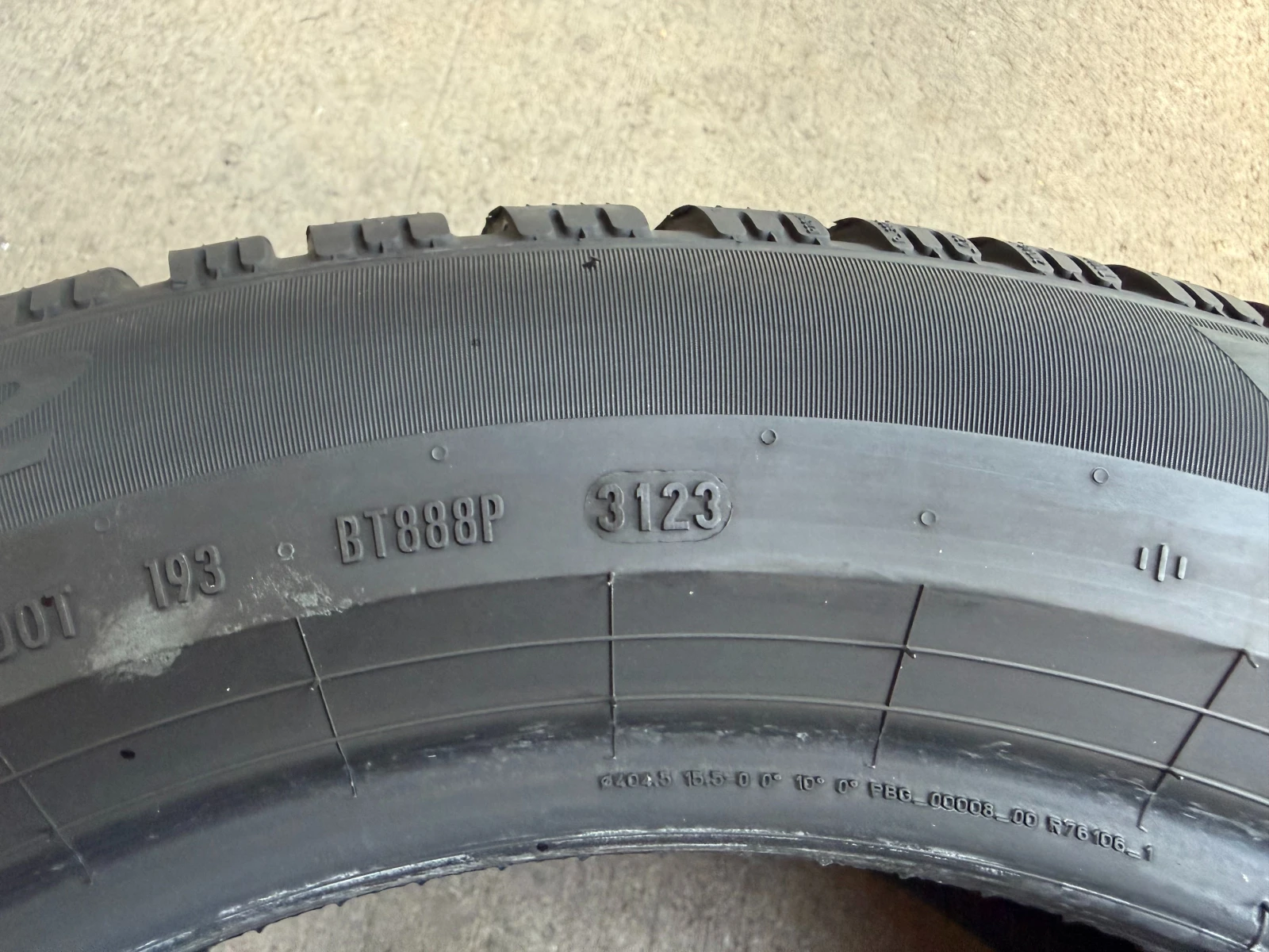 Гуми Зимни 215/55R16, снимка 8 - Гуми и джанти - 55687231