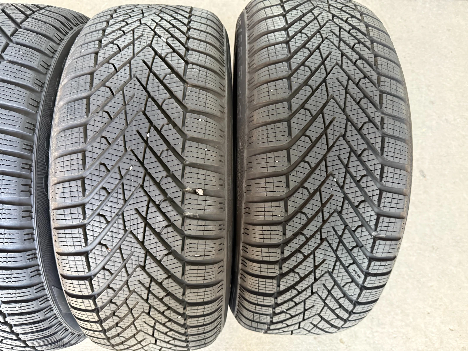 Гуми Зимни 215/55R16, снимка 3 - Гуми и джанти - 55687231