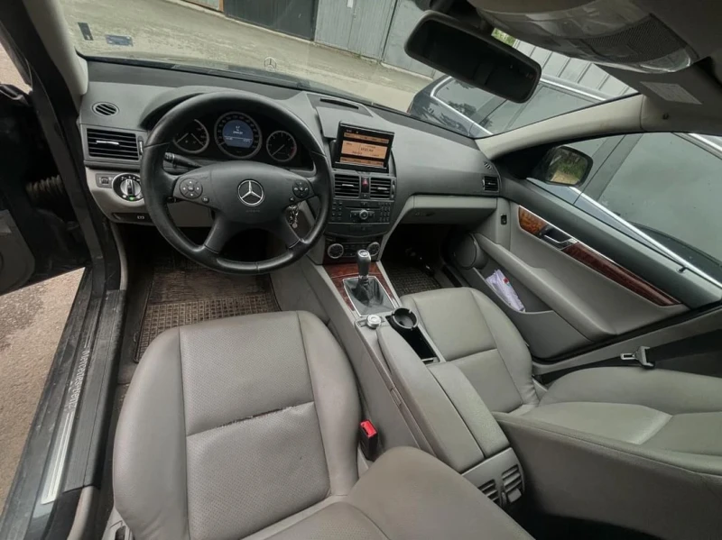 Mercedes-Benz C 220, снимка 4 - Автомобили и джипове - 47029317