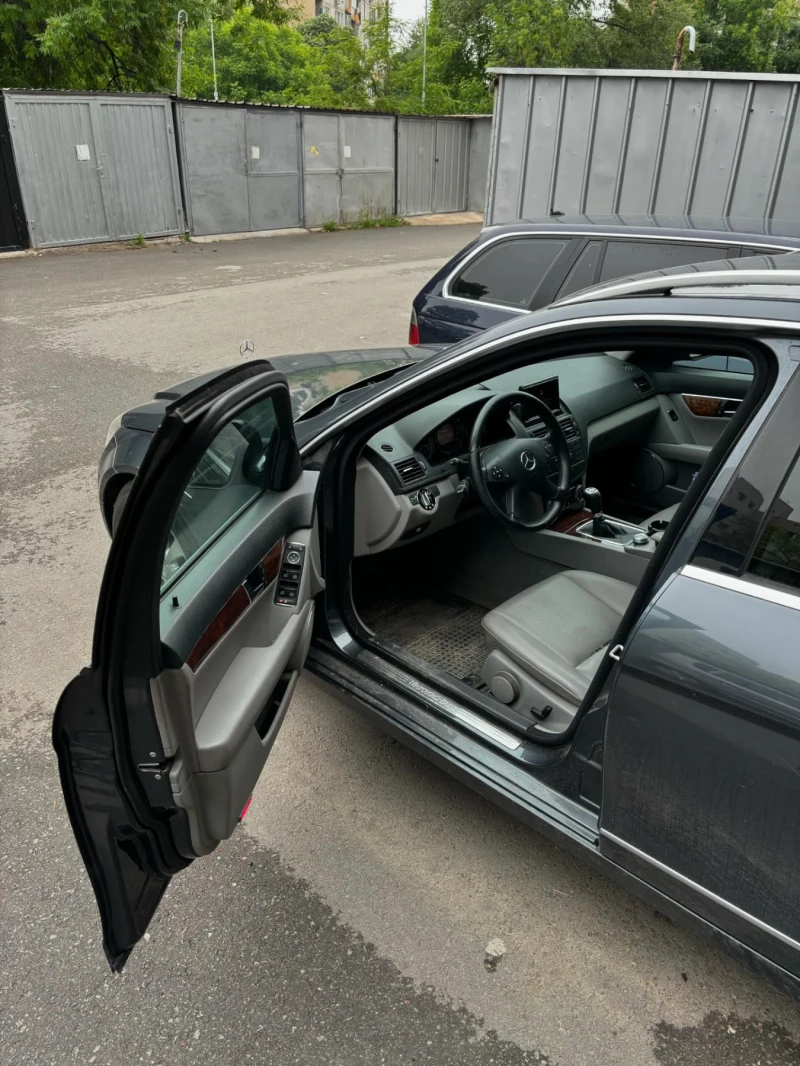 Mercedes-Benz C 220, снимка 5 - Автомобили и джипове - 47029317