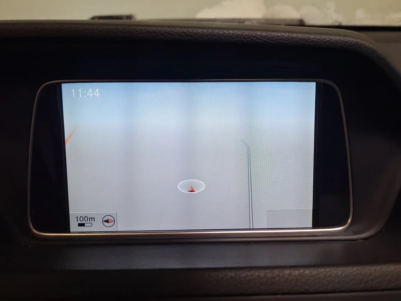 Mercedes-Benz E 350 * CARFAX * БЕЗ ПЪРВОНАЧАЛНА ВНОСКА, снимка 10 - Автомобили и джипове - 53271150