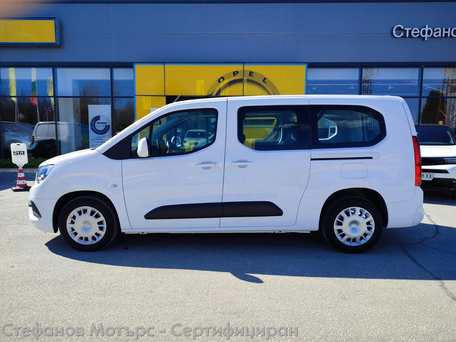 Opel Combo Life XL Edition 1.2 Бензин (110HP) MT6 - изображение 4