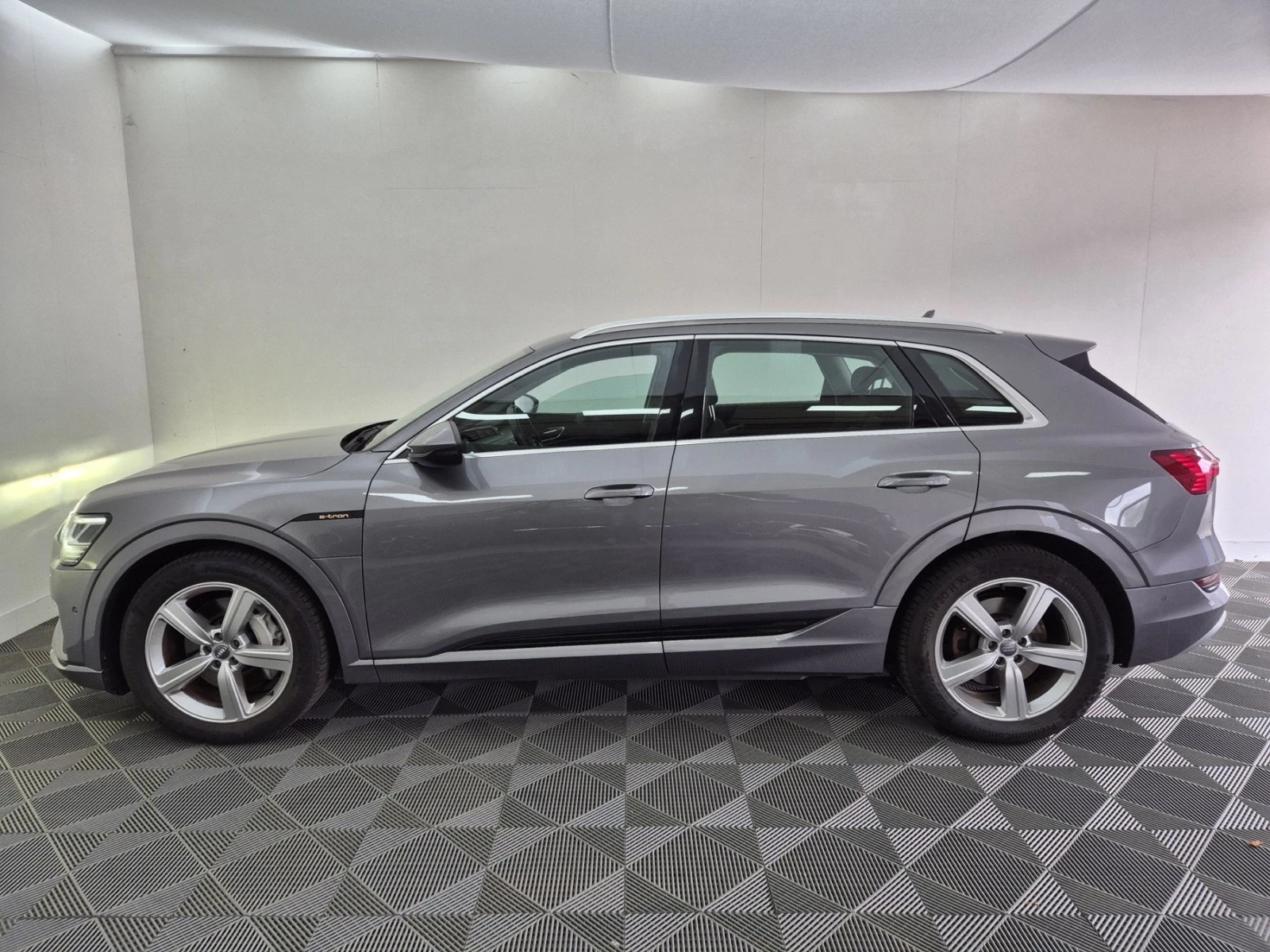 Audi E-Tron 50 Quattro - изображение 3