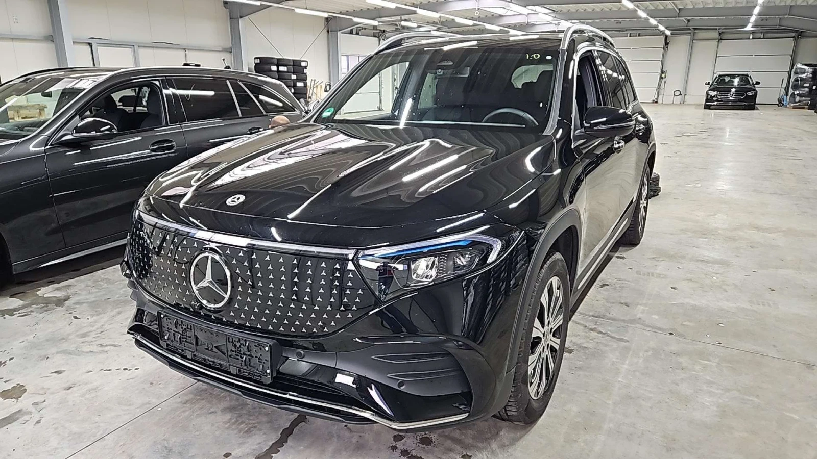 Mercedes-Benz EQB 350 4MATIC  - изображение 2