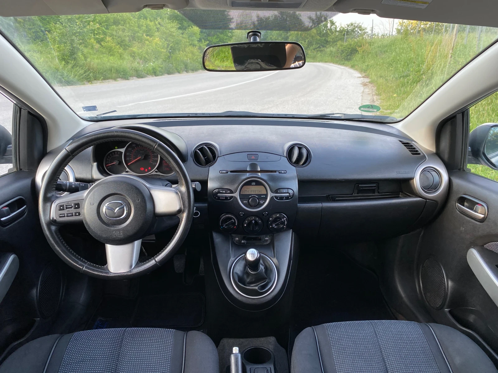 Mazda 2 1.3 - изображение 8