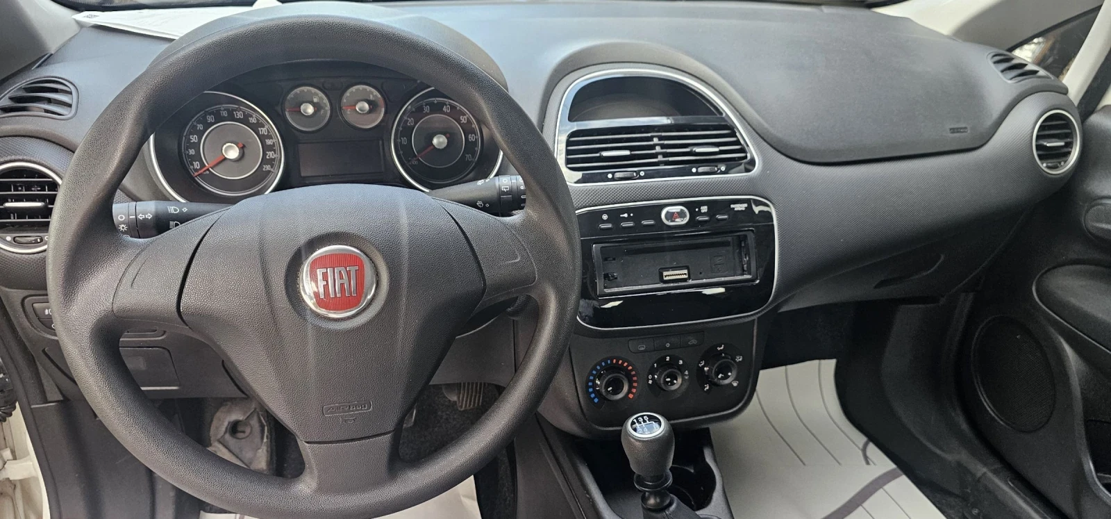 Fiat Punto 2016 1.2i  Euro6B - изображение 8