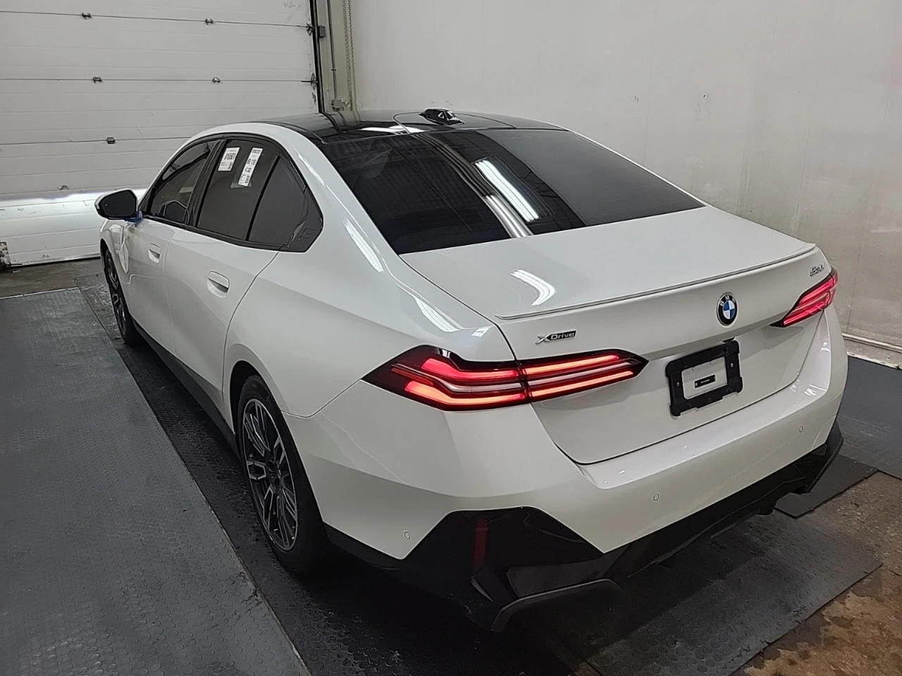BMW 530 * АВТО КРЕДИТ* ЦЕНА ДО БГ * CARFAX *  - изображение 6