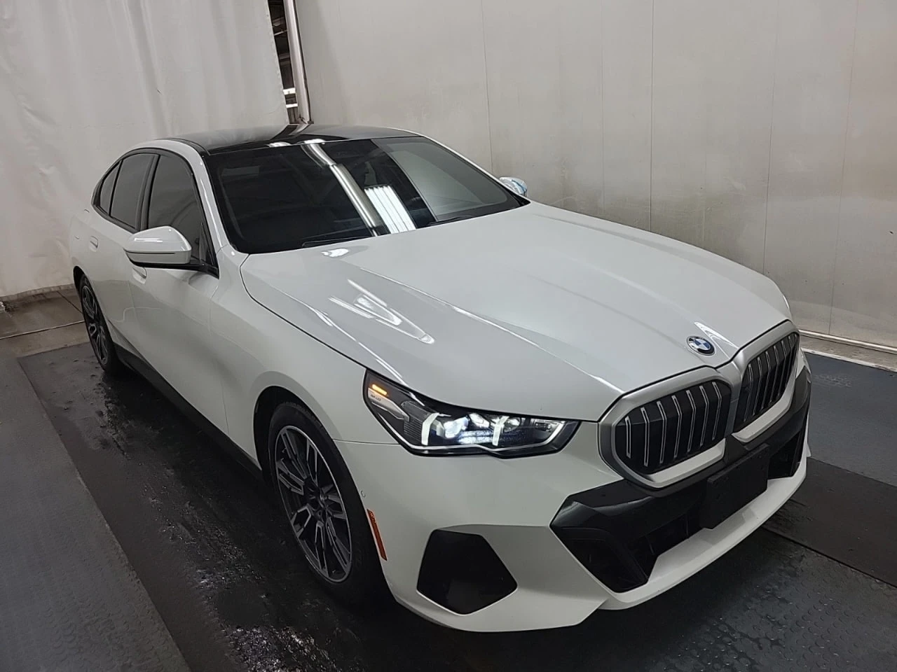 BMW 530 * АВТО КРЕДИТ* ЦЕНА ДО БГ * CARFAX *  - изображение 3