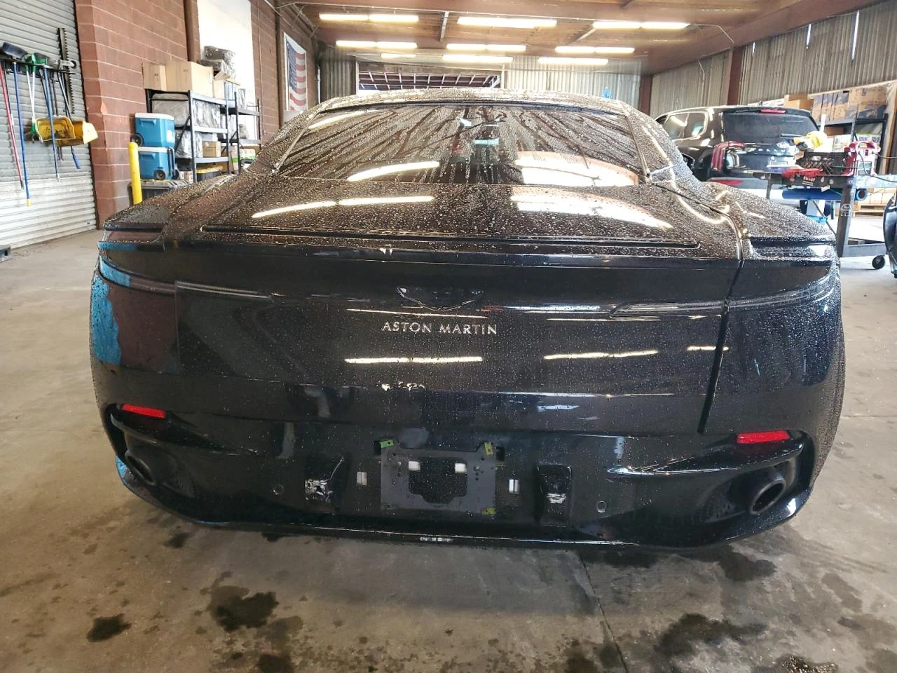 Aston Martin Други DB11 - изображение 5