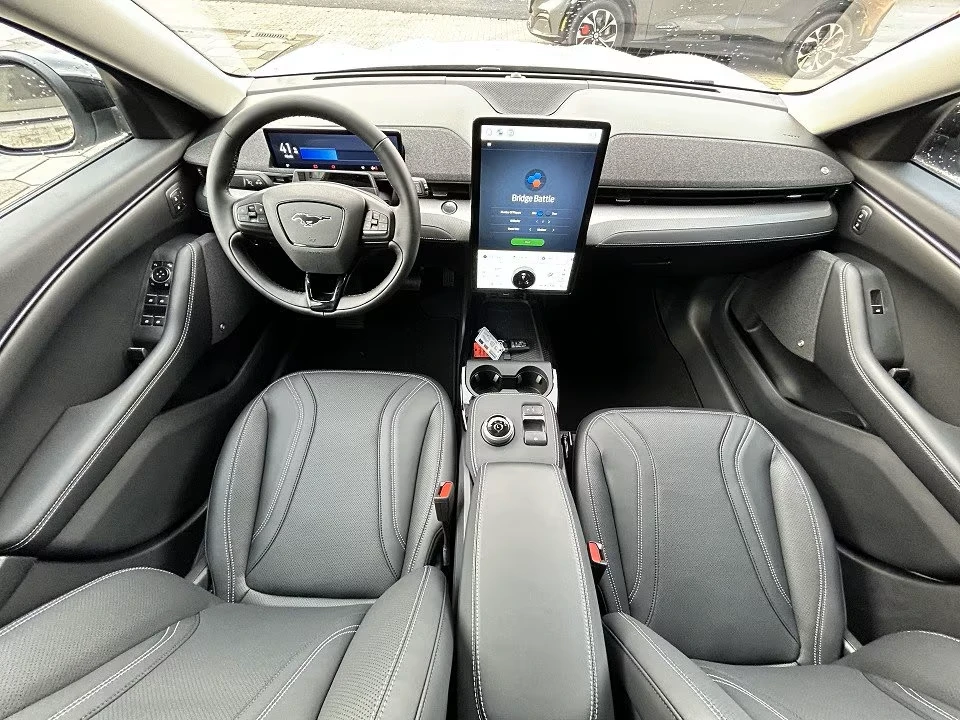 Ford Mustang Mach-E STANDARD RANGE* RWD* DISTR* PANO* KEYLESS* CAM* CA, снимка 6 - Автомобили и джипове - 54063040