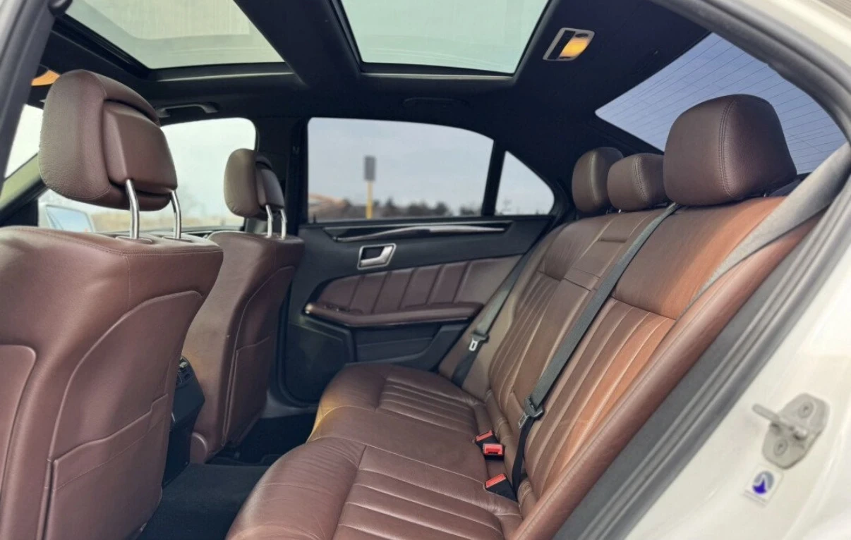 Mercedes-Benz E 400 4MATIC * ПАНОРАМА * CARPLAY * СЕРВИЗНА ИСТОРИЯ * , снимка 13 - Автомобили и джипове - 54102736