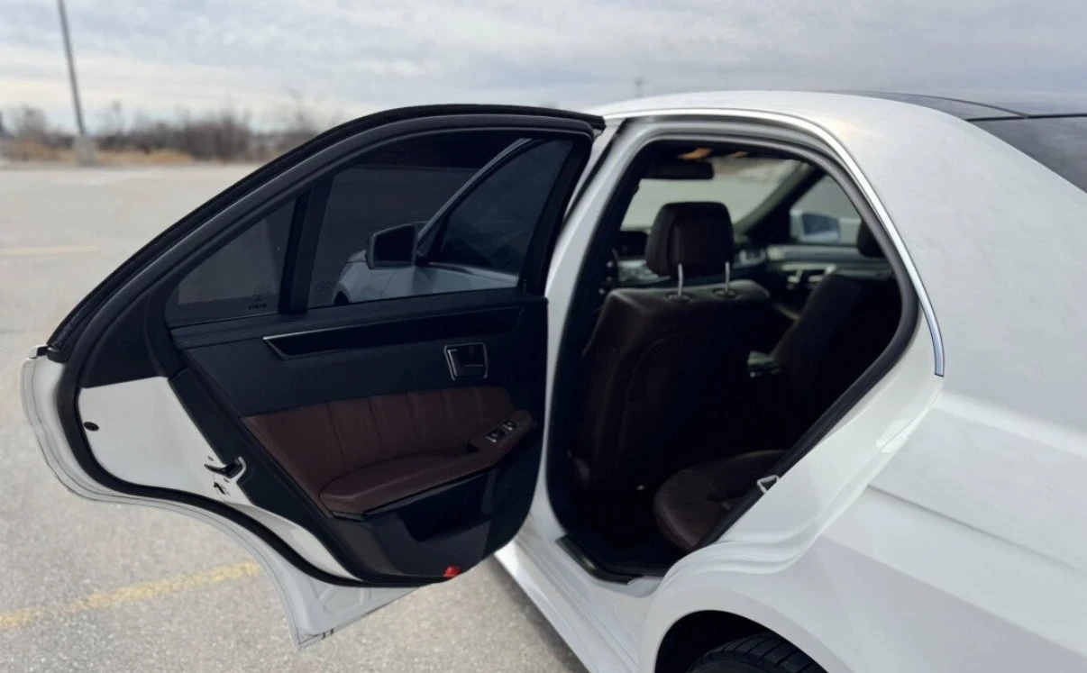 Mercedes-Benz E 400 4MATIC * ПАНОРАМА * CARPLAY * СЕРВИЗНА ИСТОРИЯ * , снимка 12 - Автомобили и джипове - 54102736