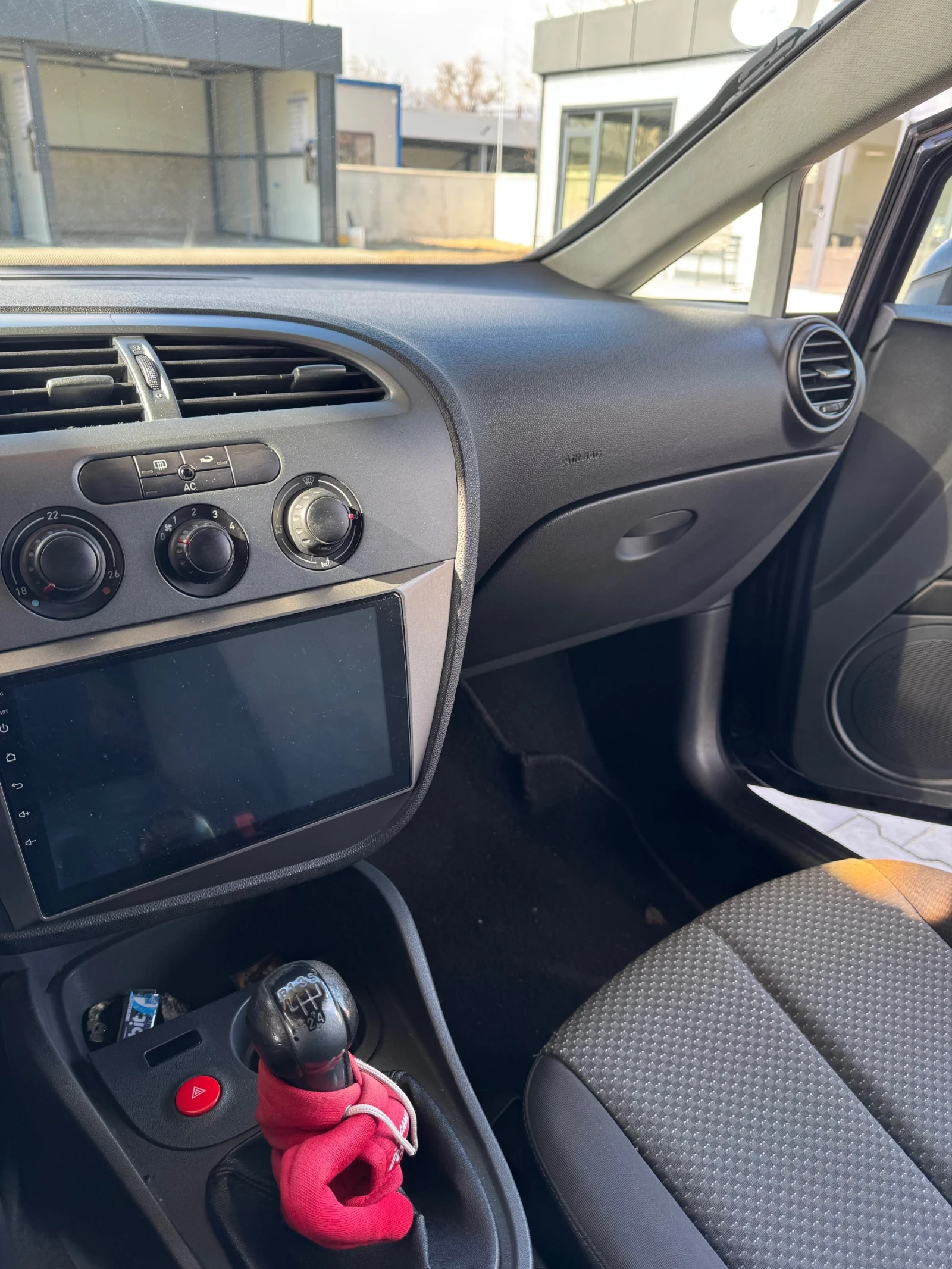 Seat Leon, снимка 15 - Автомобили и джипове - 54165890