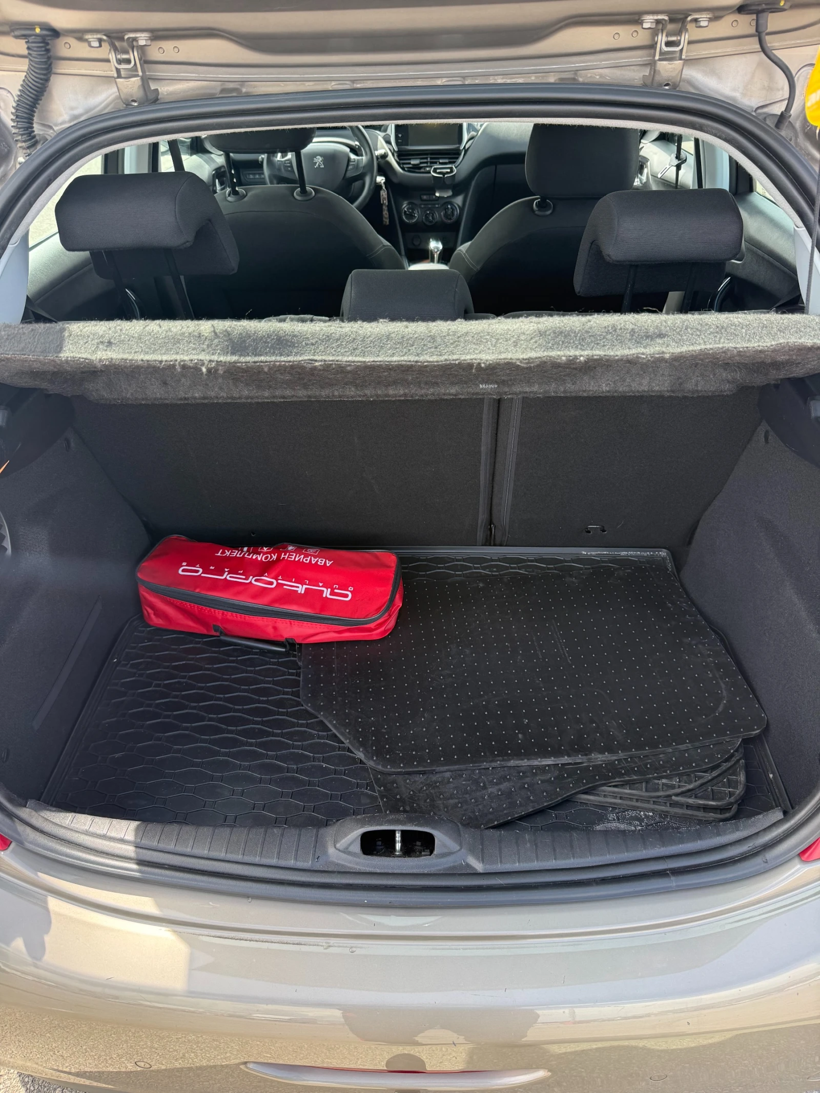 Peugeot 208, снимка 9 - Автомобили и джипове - 54512206